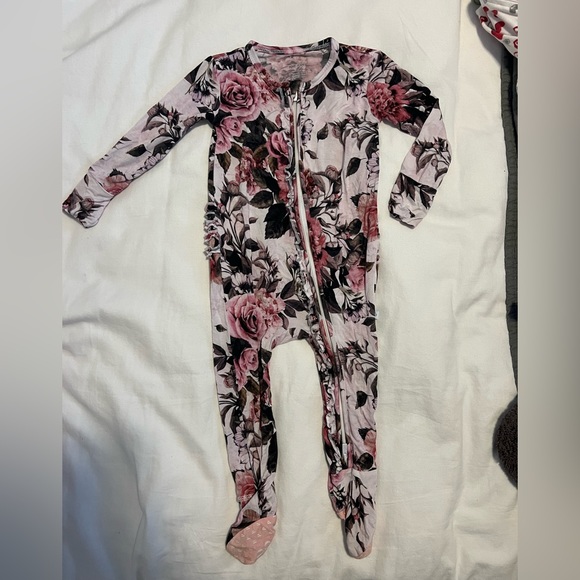 Posh Peanut ruffled footie- Rima - Picture 2 of 4